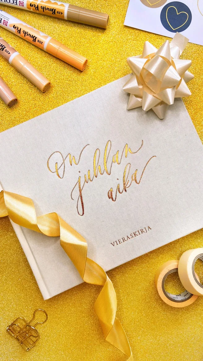 Vieraskirja Kalligrafiastudio - On juhlan aika
